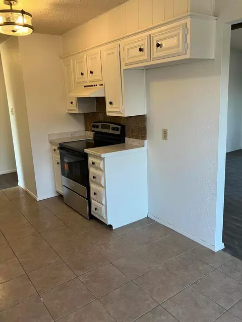 Kitchen - 2903 Mesa Dr, Plainview, TX 79072 photo 6 of 6