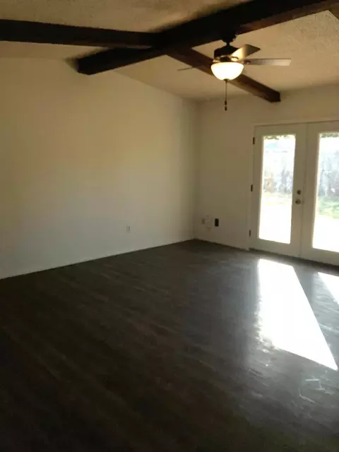 Living - 2903 Mesa Dr, Plainview, TX 79072 photo 2 of 2