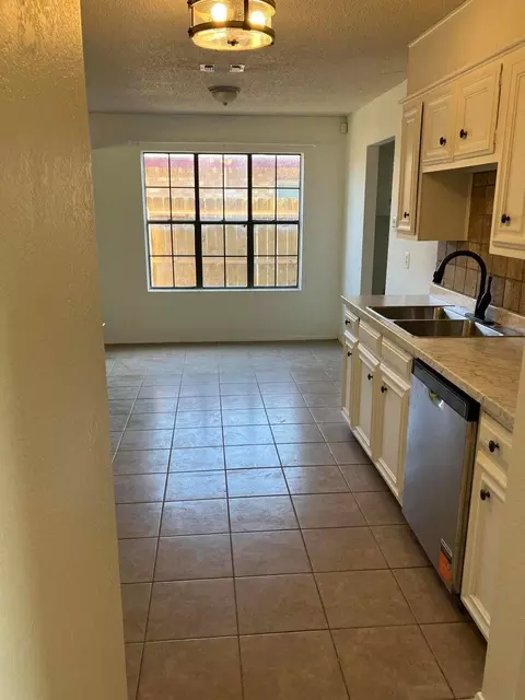 Kitchen - 2903 Mesa Dr, Plainview, TX 79072 photo 1 of 6