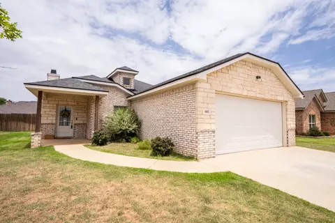 402 Cowboy Ln, Wolfforth, TX 79382