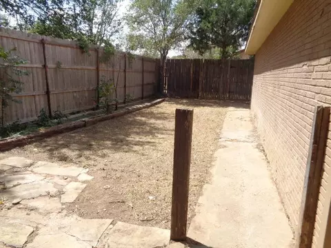 Exterior - 1015 Raleigh St, Plainview, TX 79072 photo 2 of 3