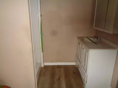 Bath - 1015 Raleigh St, Plainview, TX 79072 photo 1 of 2