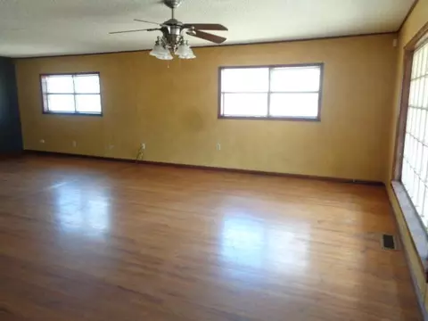 Living - 1015 Raleigh St, Plainview, TX 79072 photo 1 of 2