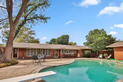 4002 47th St, Lubbock, TX 79413