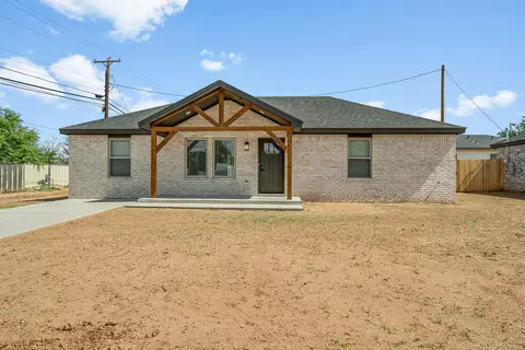 704 11th St, Abernathy, TX 79311