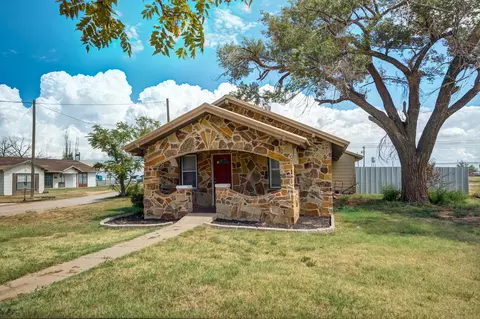 2222 N Main St, Tahoka, TX 79373