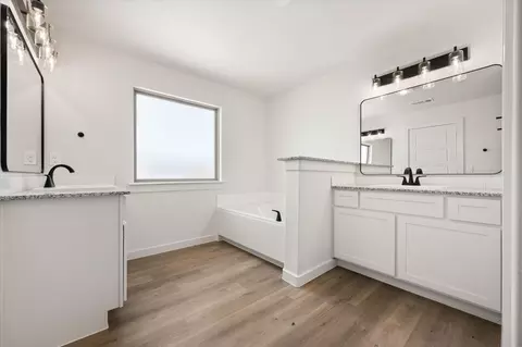 Bath - 2402 Harmony Ave, Lubbock, TX 79407 photo 2 of 4