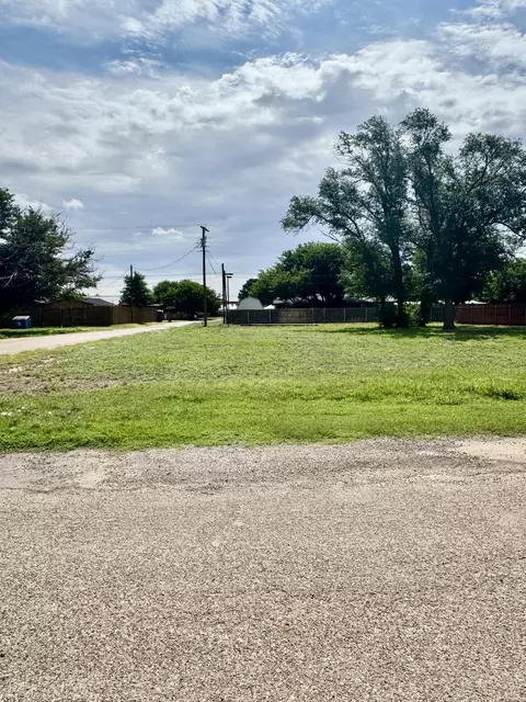117 Stadium Dr, New Home, TX 79383