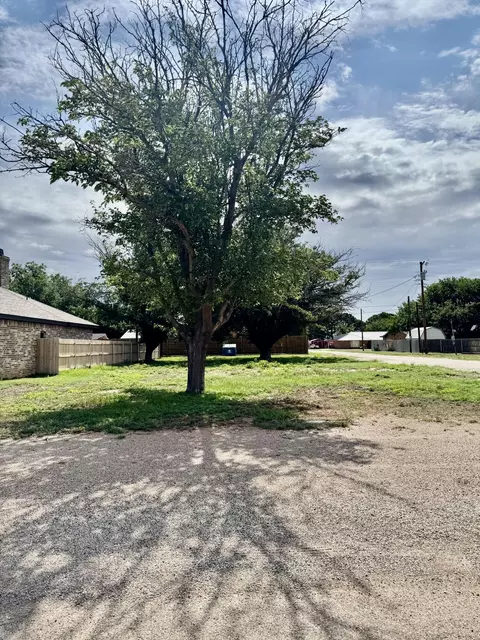 201 Stadium Dr, New Home, TX 79381