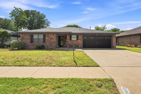 1003 Cedar Ave, Idalou, TX 79329