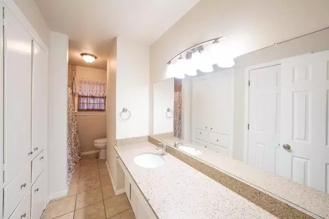 Bath - 4414 28th St, Lubbock, TX 79410 photo 1 of 2