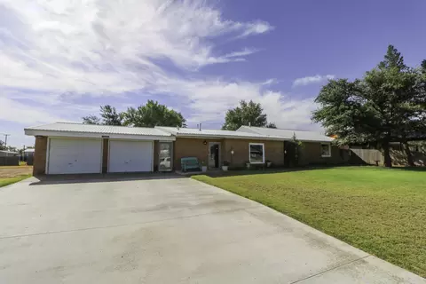 313 Hornet Dr, Sudan, TX 79371
