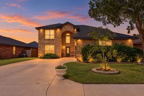 606 N 8th St, Wolfforth, TX 79382