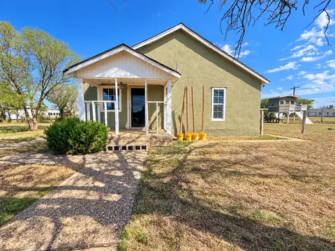 1220 S 10th St, Slaton, TX 79364