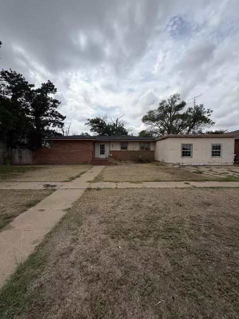 207 N Bowie Ave, Tulia, TX 79088