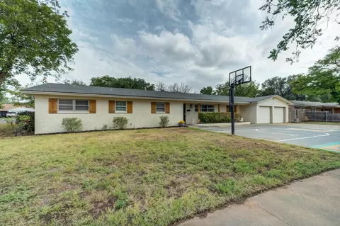 2117 62nd St, Lubbock, TX 79412