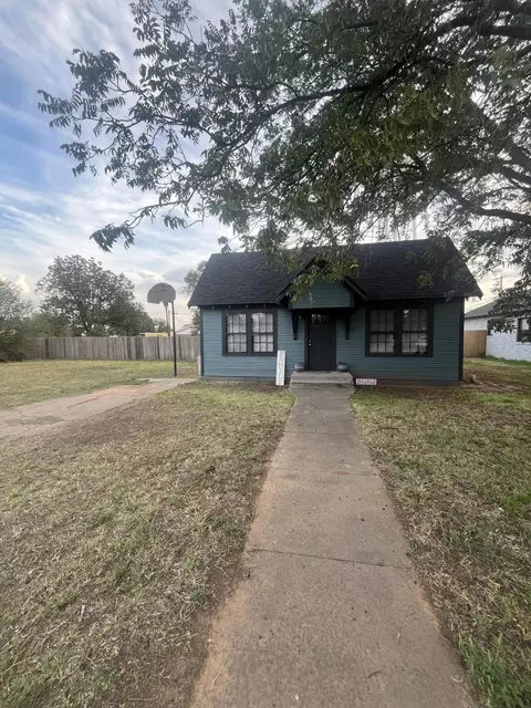 2129 N 1st St, Tahoka, TX 79373