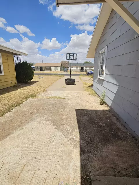 Exterior - 2116 E 30th St, Lubbock, TX 79404 photo 2 of 4