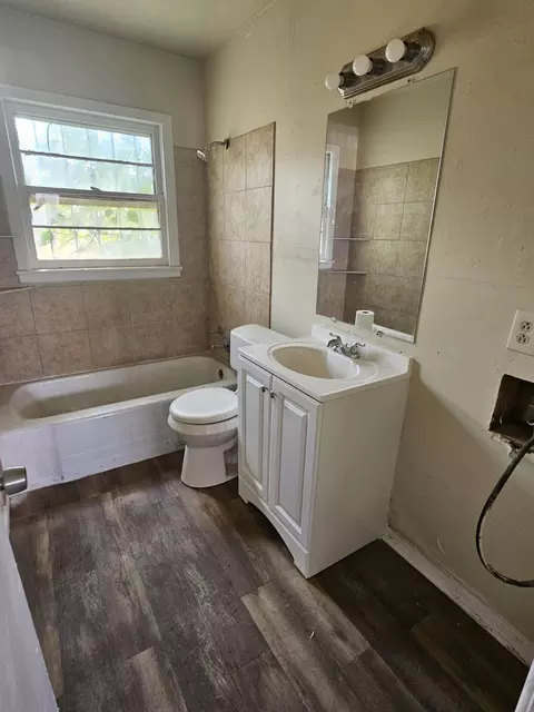 Bath - 2116 E 30th St, Lubbock, TX 79404 photo 1 of 1