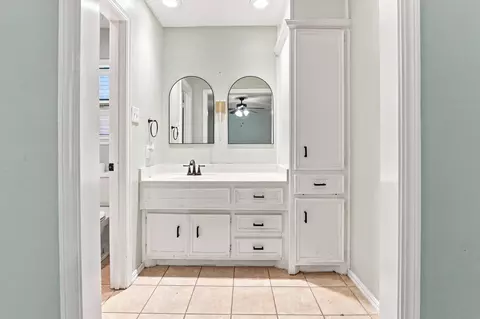 Bath - 1003 Cedar Ave, Idalou, TX 79329 photo 1 of 3