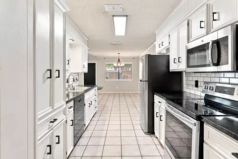 Kitchen - 1003 Cedar Ave, Idalou, TX 79329 photo 3 of 4