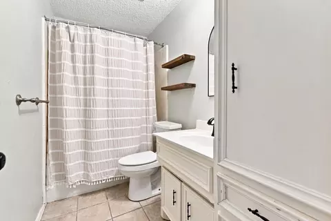 Bath - 1003 Cedar Ave, Idalou, TX 79329 photo 3 of 3