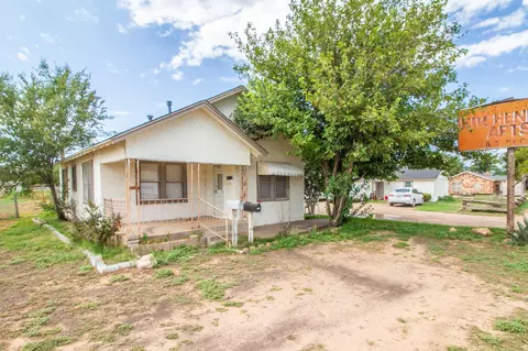 1305 S 9th St, Slaton, TX 79364