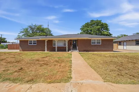 1114 8th St, Olton, TX 79064