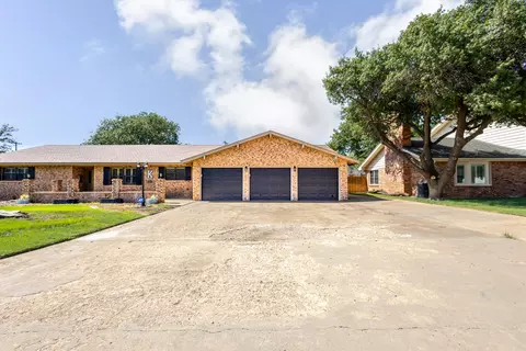 Exterior - 1311 Itasca St, Plainview, TX 79072 photo 4 of 11