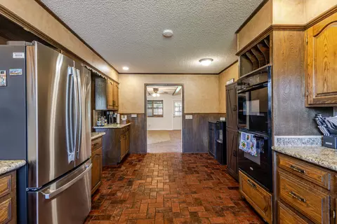 Kitchen - 1311 Itasca St, Plainview, TX 79072 photo 4 of 4