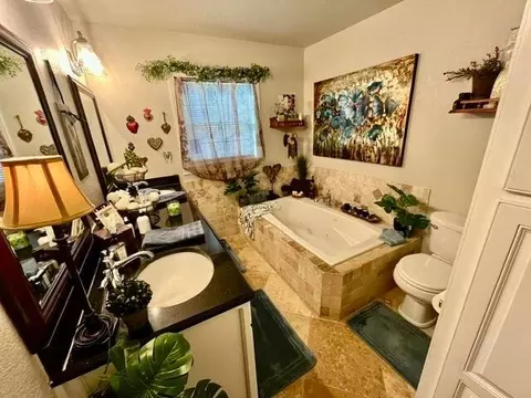 Bath - 1213 Dallas St, Plainview, TX 79072 photo 6 of 7