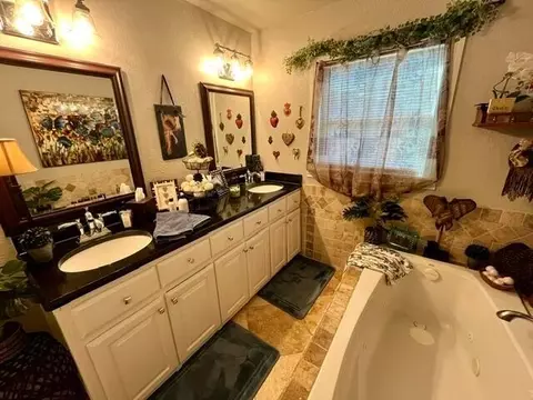 Bath - 1213 Dallas St, Plainview, TX 79072 photo 7 of 7