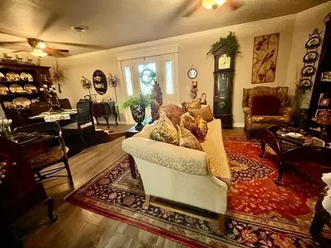 Living - 1213 Dallas St, Plainview, TX 79072 photo 2 of 4