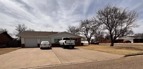 Exterior - 1720 Canyon St, Plainview, TX 79072 photo 6 of 12