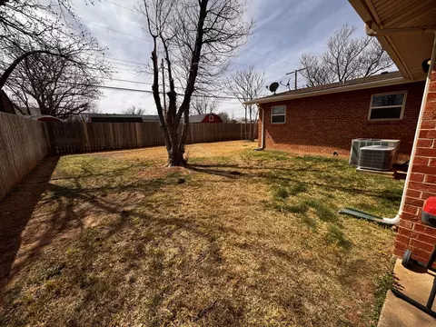 Exterior - 1720 Canyon St, Plainview, TX 79072 photo 9 of 12