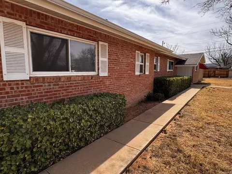 Exterior - 1720 Canyon St, Plainview, TX 79072 photo 7 of 12