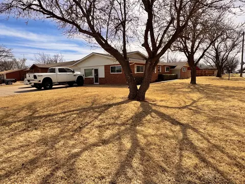 Exterior - 1720 Canyon St, Plainview, TX 79072 photo 4 of 12