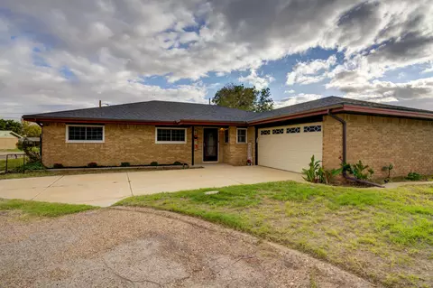 1410 2nd St, Plains, TX 79355