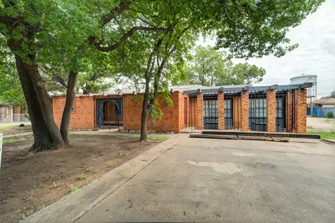 2213 33rd St, Lubbock, TX 79411