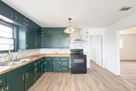 809 W 5th St, Wolfforth, TX 79382