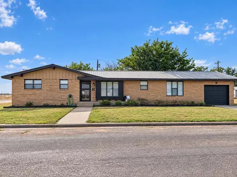 572 N Goodall Ave, Jayton, TX 79528
