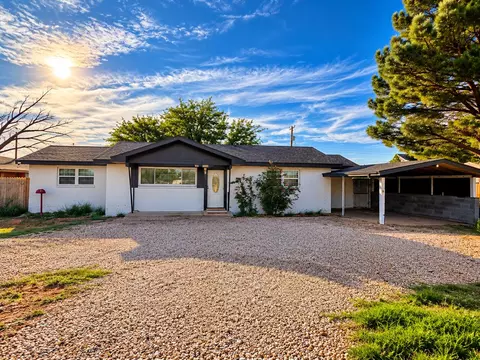 1906 Avenue H, Levelland, TX 79336