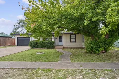 406 11th St, Levelland, TX 79336