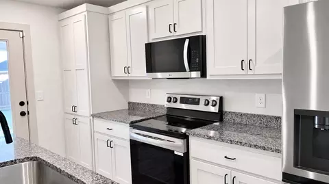 Kitchen - 7705 Date Ave, Lubbock, TX 79404 photo 2 of 3