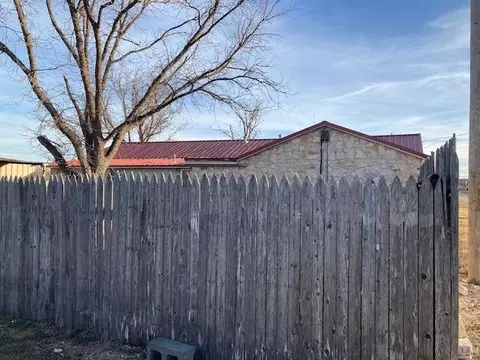 415 Pine St, Sheffield, TX 79781 photo 8