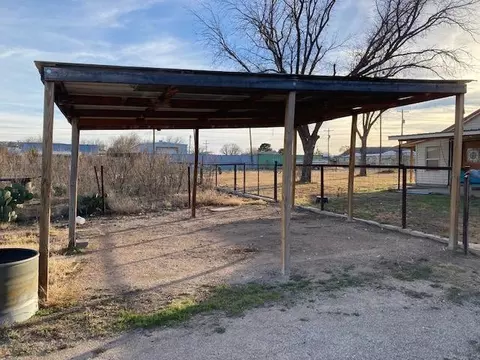 415 Pine St, Sheffield, TX 79781 photo 11