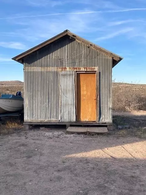 415 Pine St, Sheffield, TX 79781 photo 9
