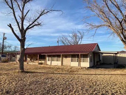 415 Pine St, Sheffield, TX 79781 photo 2