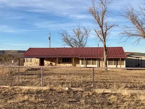 415 Pine St, Sheffield, TX 79781 photo 1