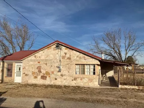 415 Pine St, Sheffield, TX 79781 photo 3